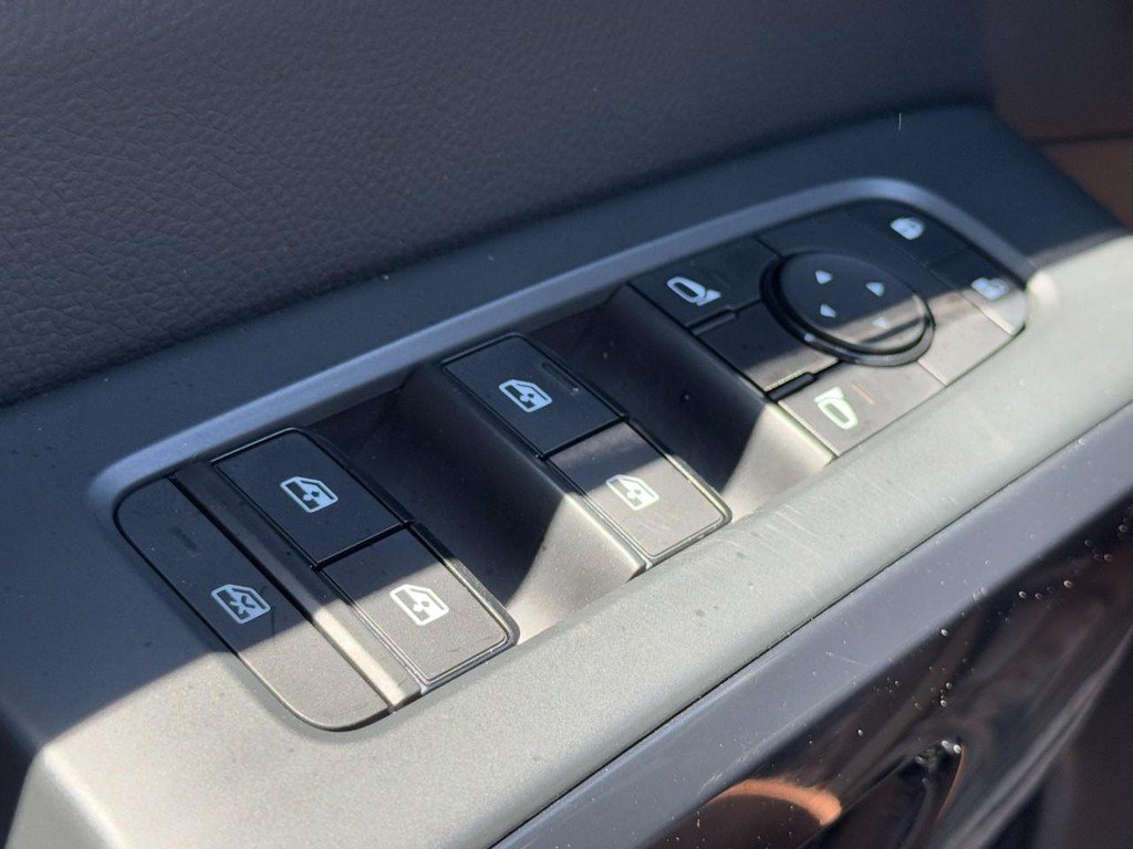 Used 2023 Nissan Pathfinder SV AWD/4WD image 26