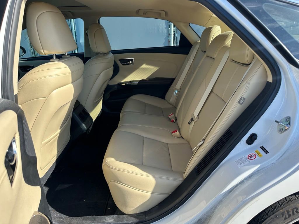 Used 2017 Toyota Avalon Limited image 8