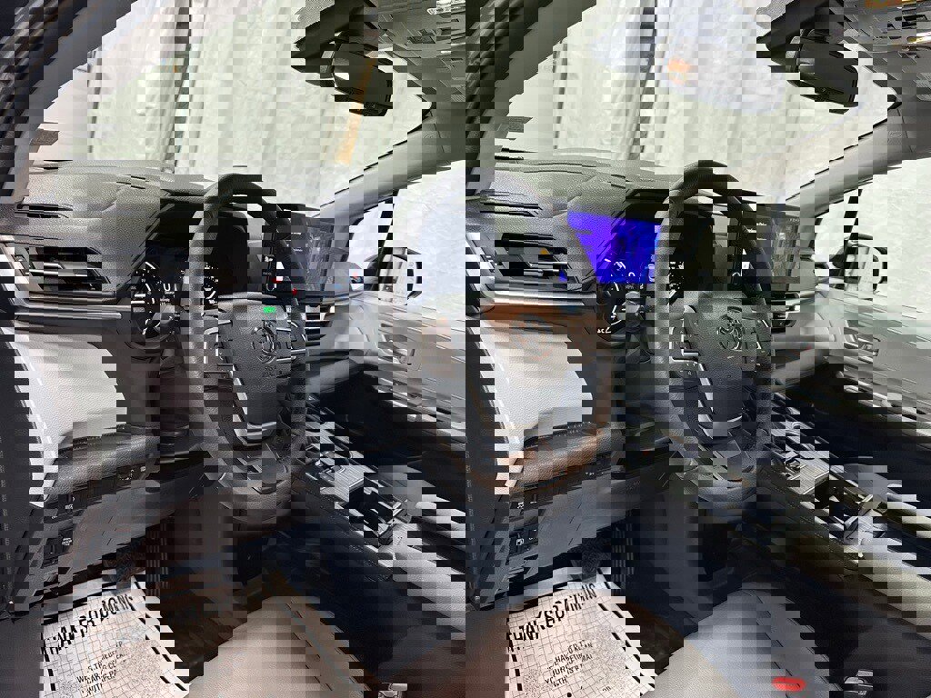 Used 2025 Toyota Sienna XLE image 15