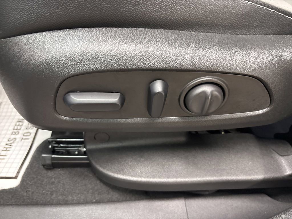 Used 2023 GMC Terrain SLT w/ LPO, Floor Liner Package AWD/4WD image 25