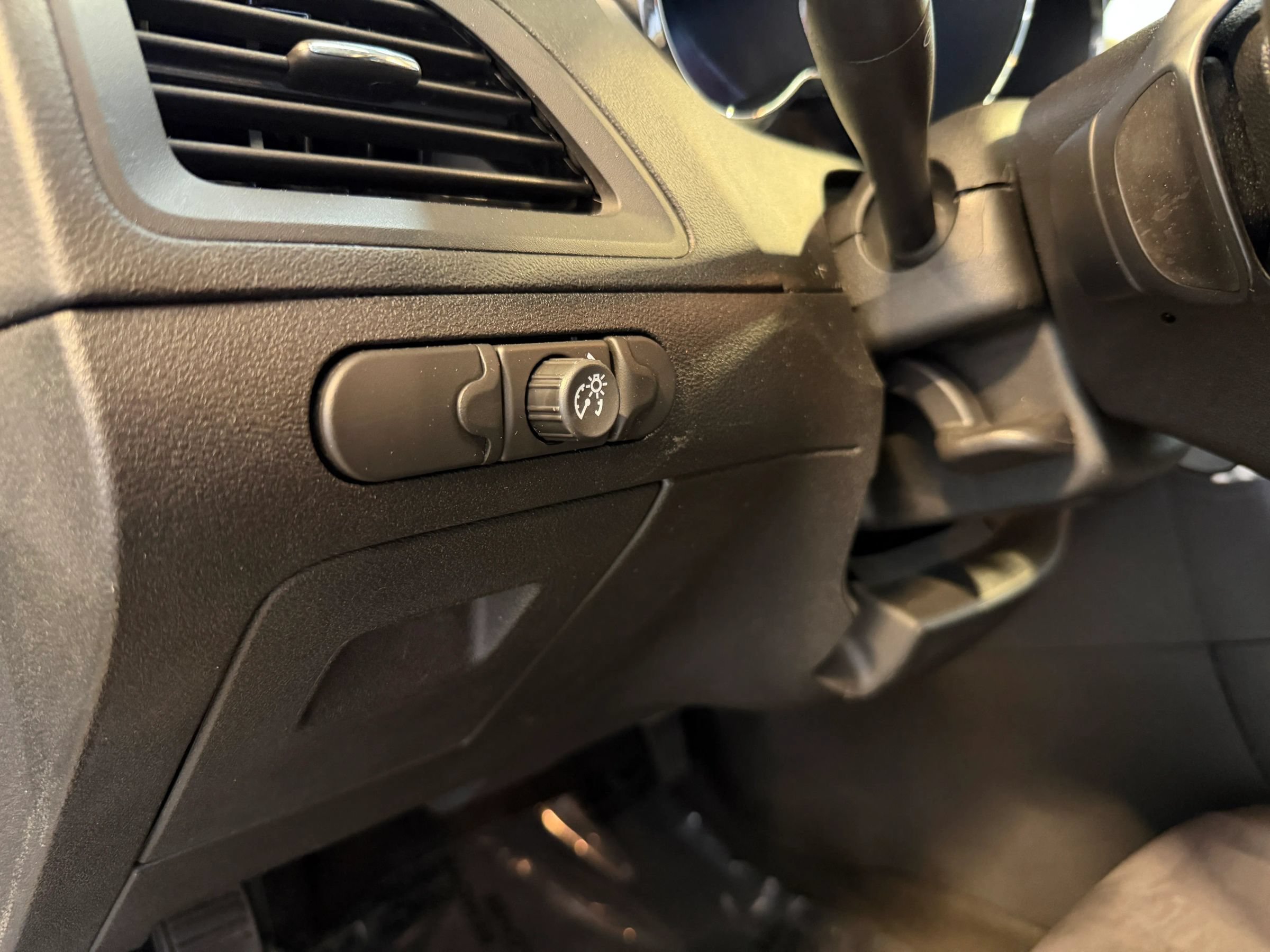 Used 2009 Chevrolet Malibu LT w/ Rear Power Package FWD image 11