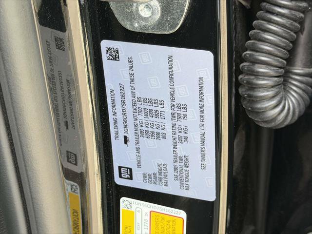 Used 2025 Chevrolet Suburban LT AWD/4WD image 21