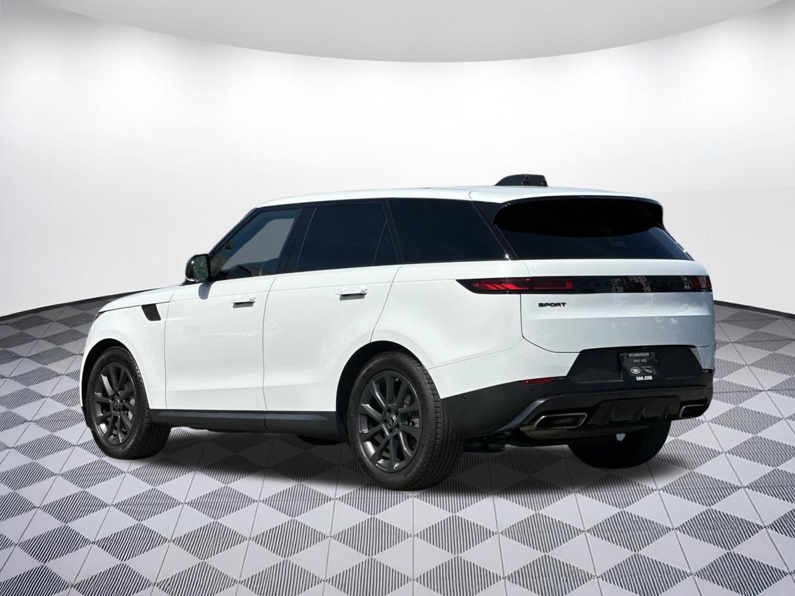 Used 2024 Land Rover Range Rover Sport SE AWD/4WD image 3