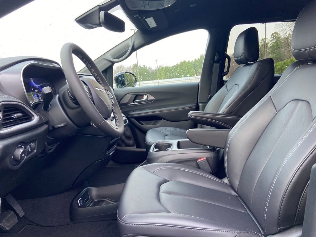 New 2026 Chrysler Pacifica Select image 13