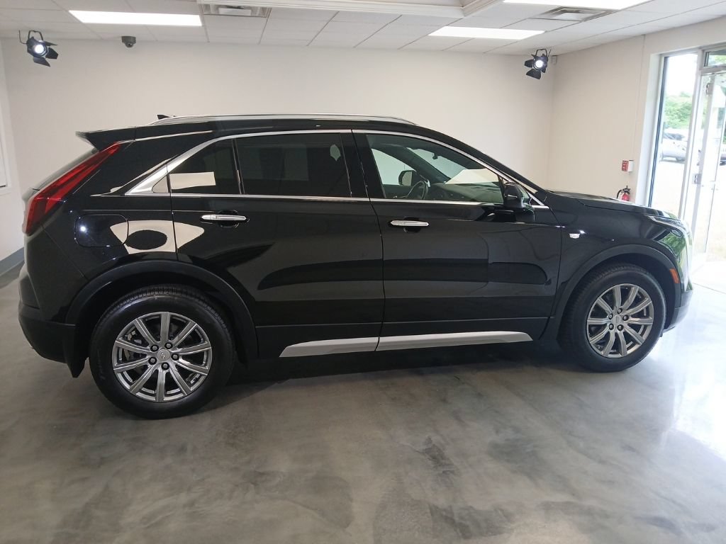 Used 2020 Cadillac XT4 Premium Luxury w/ Cold Weather Package AWD/4WD image 8