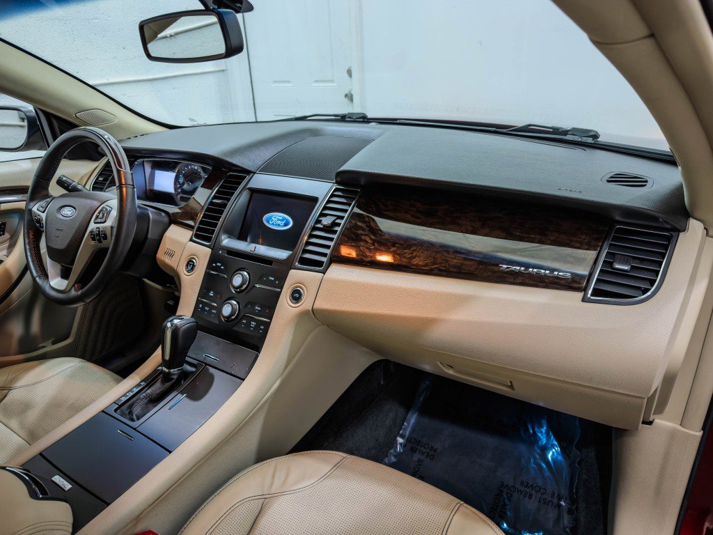 Used 2016 Ford Taurus Limited image 21