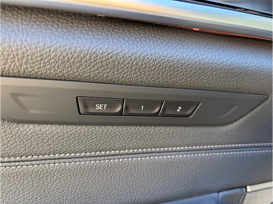 Used 2020 BMW M550i xDrive w/ Executive Package AWD/4WD image 25