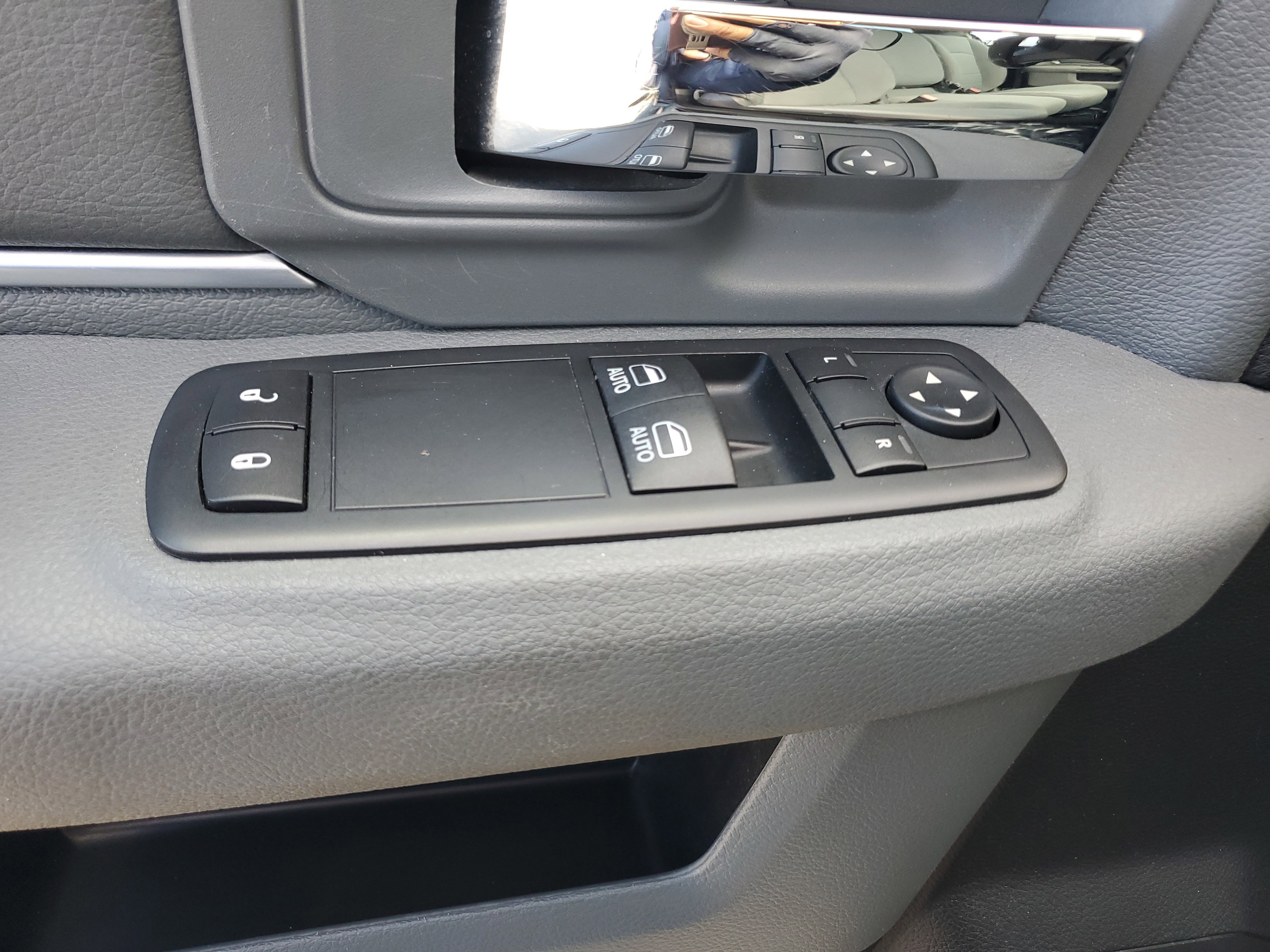 Used 2017 RAM 1500 Tradesman w/ Power & Remote Entry Group image 18