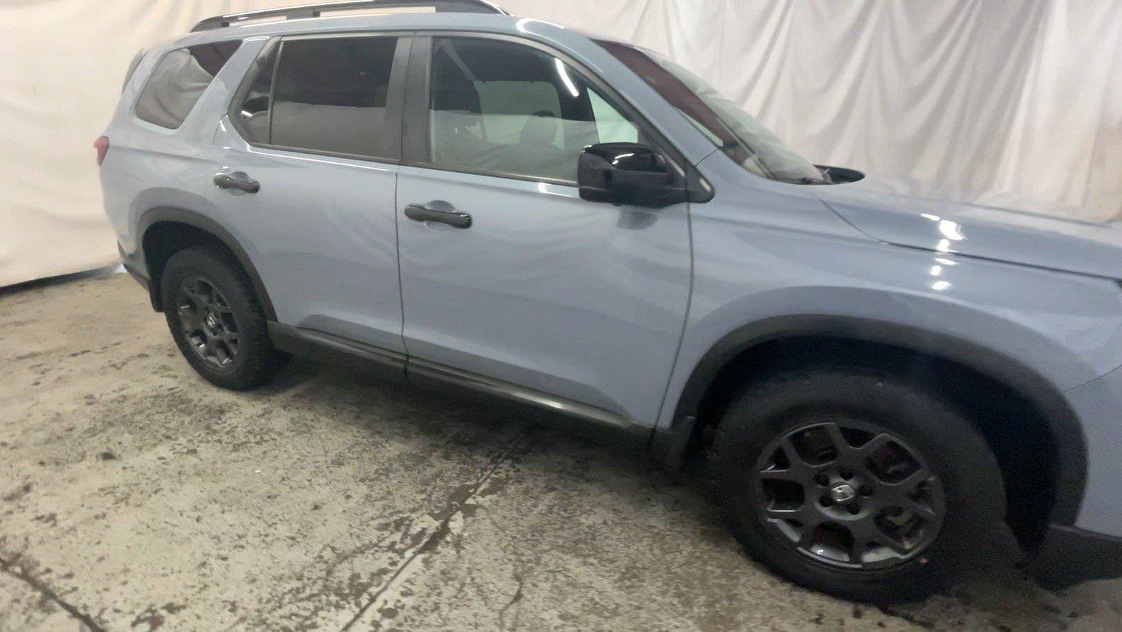 Certified 2024 Honda Pilot TrailSport image 3