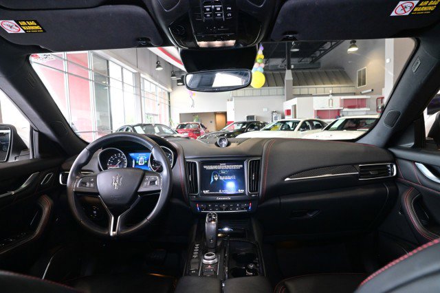 Used 2019 Maserati Levante GranLusso AWD/4WD image 31