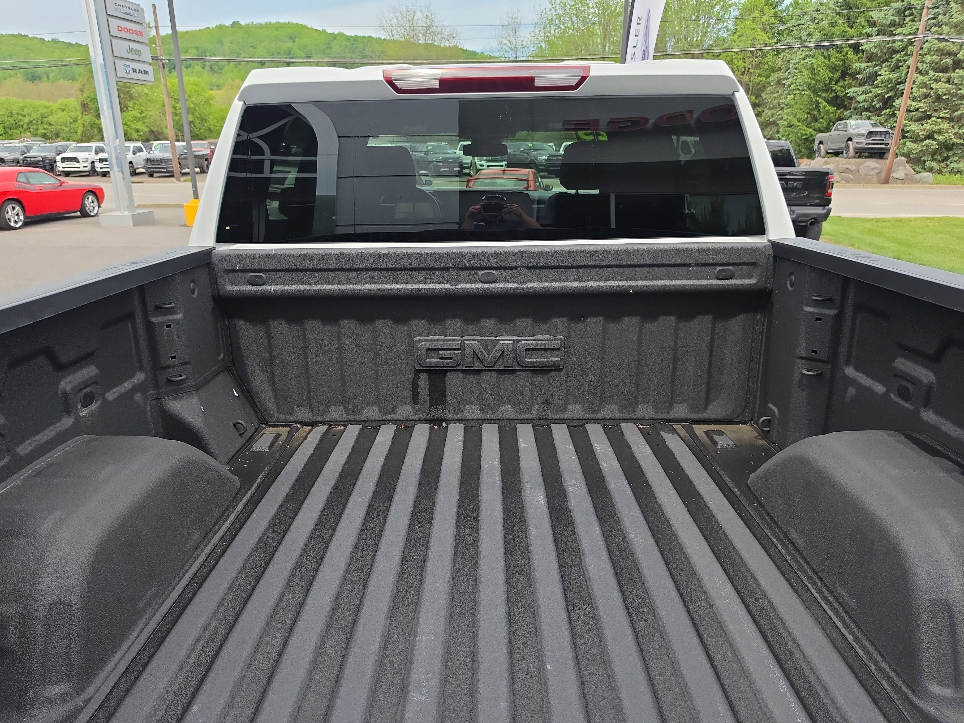 Used 2025 GMC Sierra 1500 AT4 AWD/4WD image 5