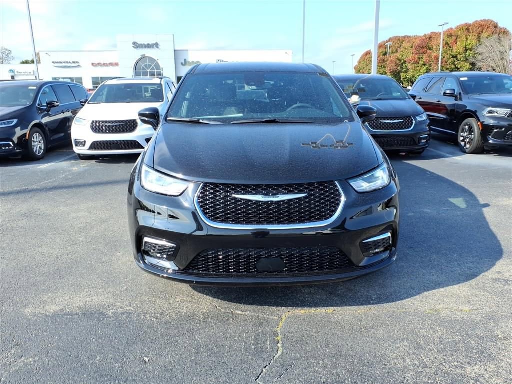 New 2026 Chrysler Pacifica Select image 2