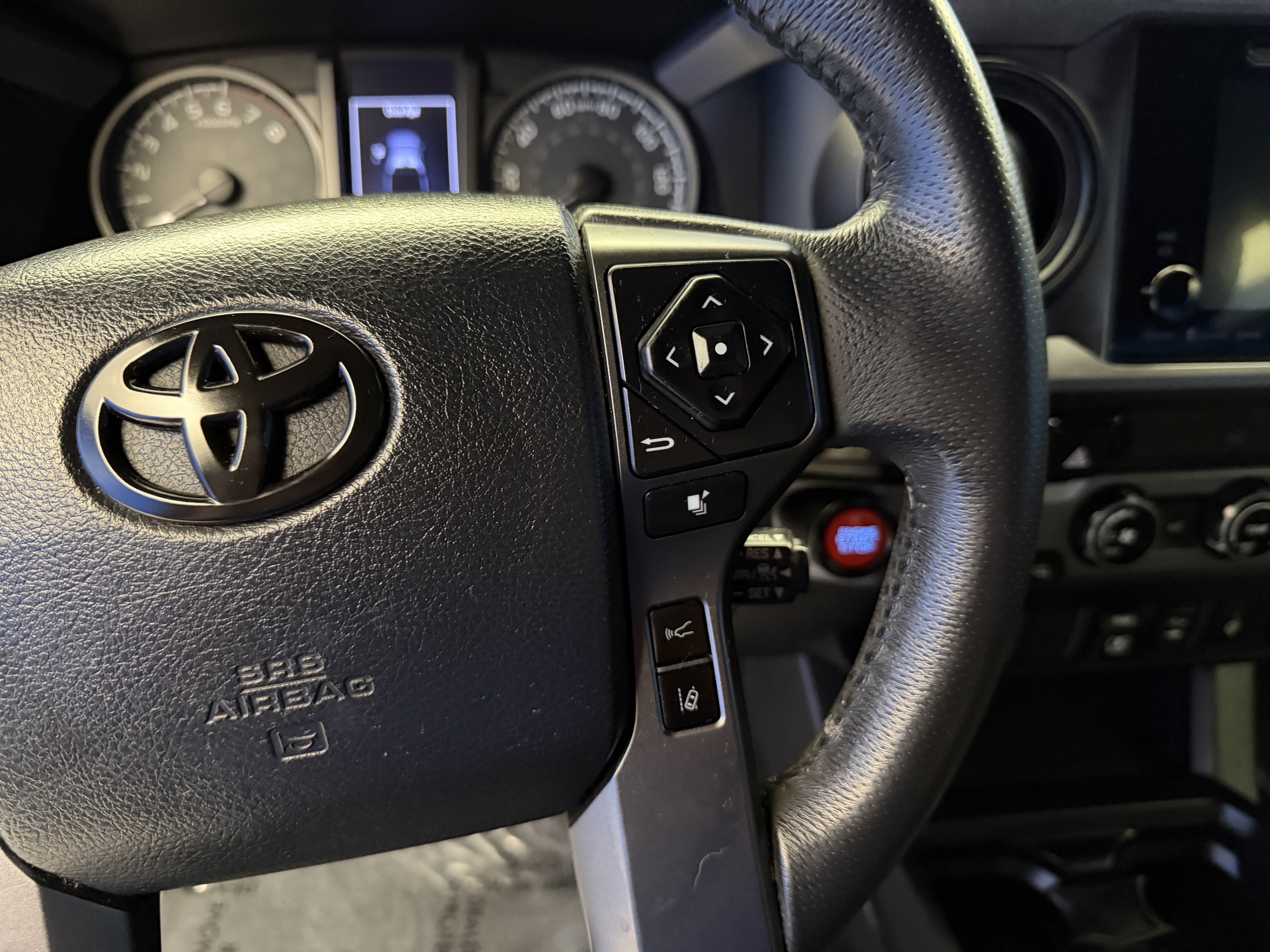 Used 2018 Toyota Tacoma TRD Sport AWD/4WD image 16