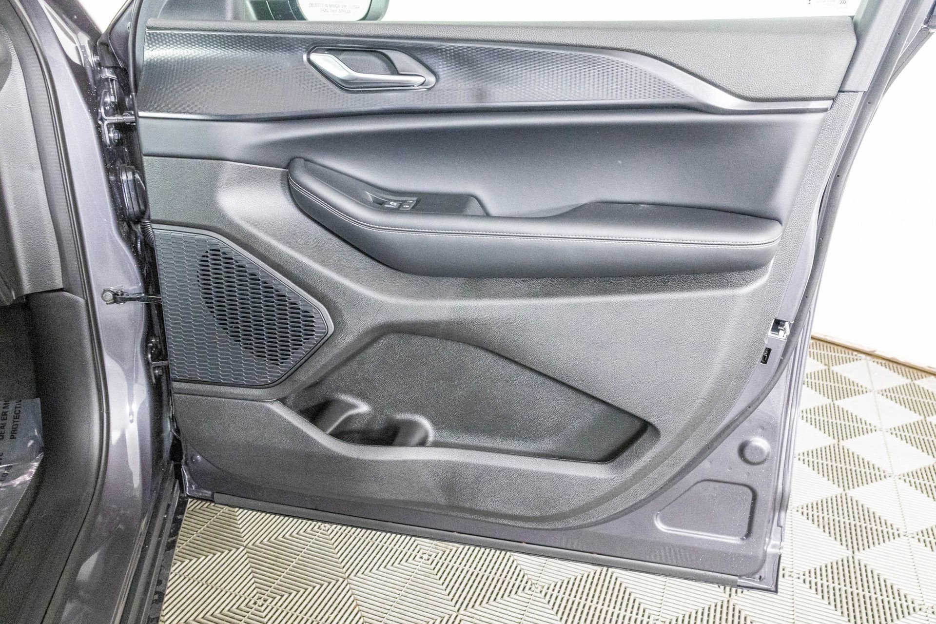 New 2025 Jeep Grand Cherokee L Laredo w/ Luxury Tech Group I image 37