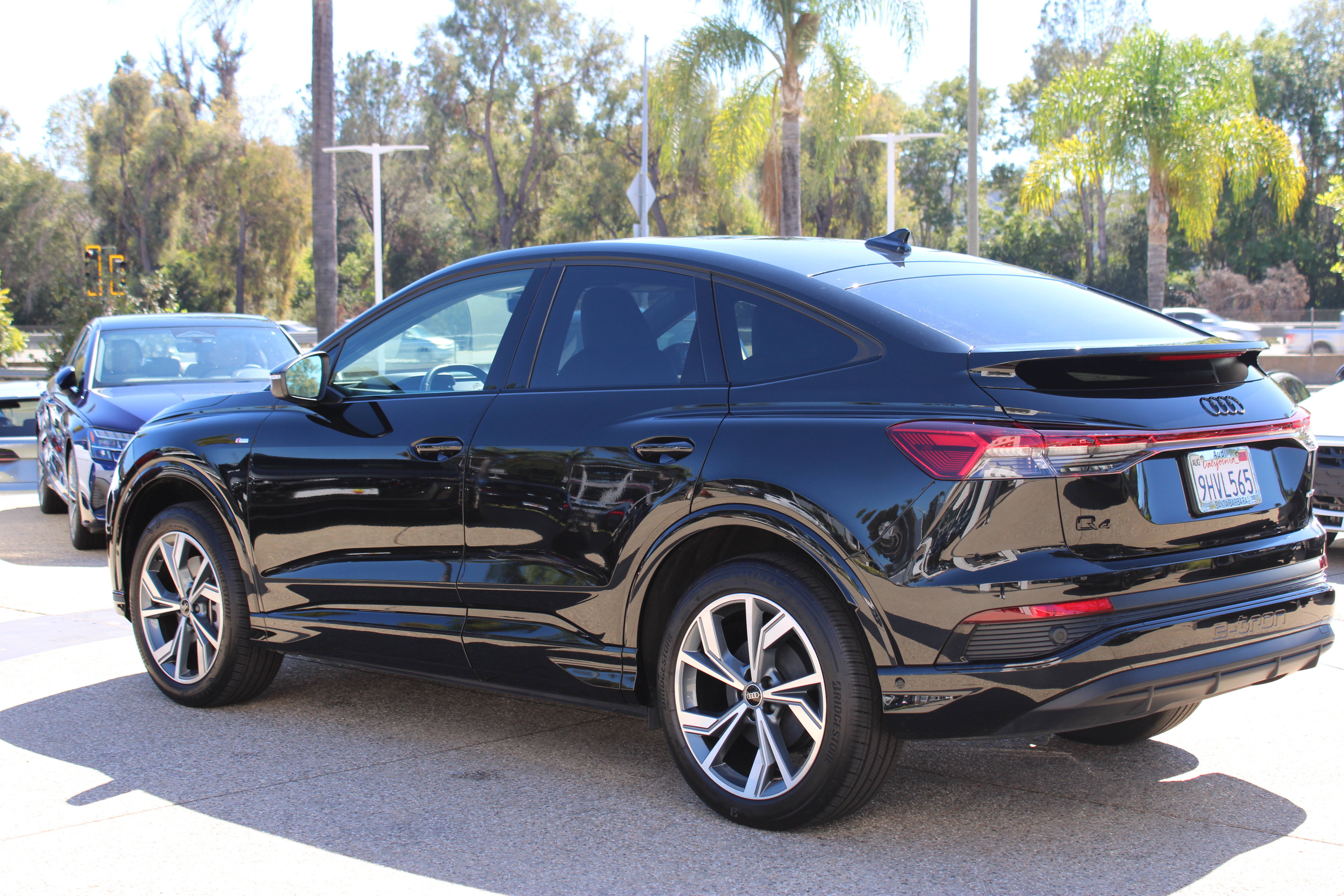 Used 2023 Audi Q4 e-tron Premium Plus w/ Premium Plus AWD/4WD image 3