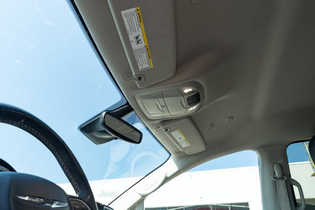 Used 2024 Chrysler Pacifica Touring-L FWD image 18