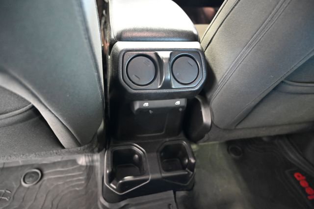 Used 2018 Jeep Wrangler Unlimited Sport S image 27