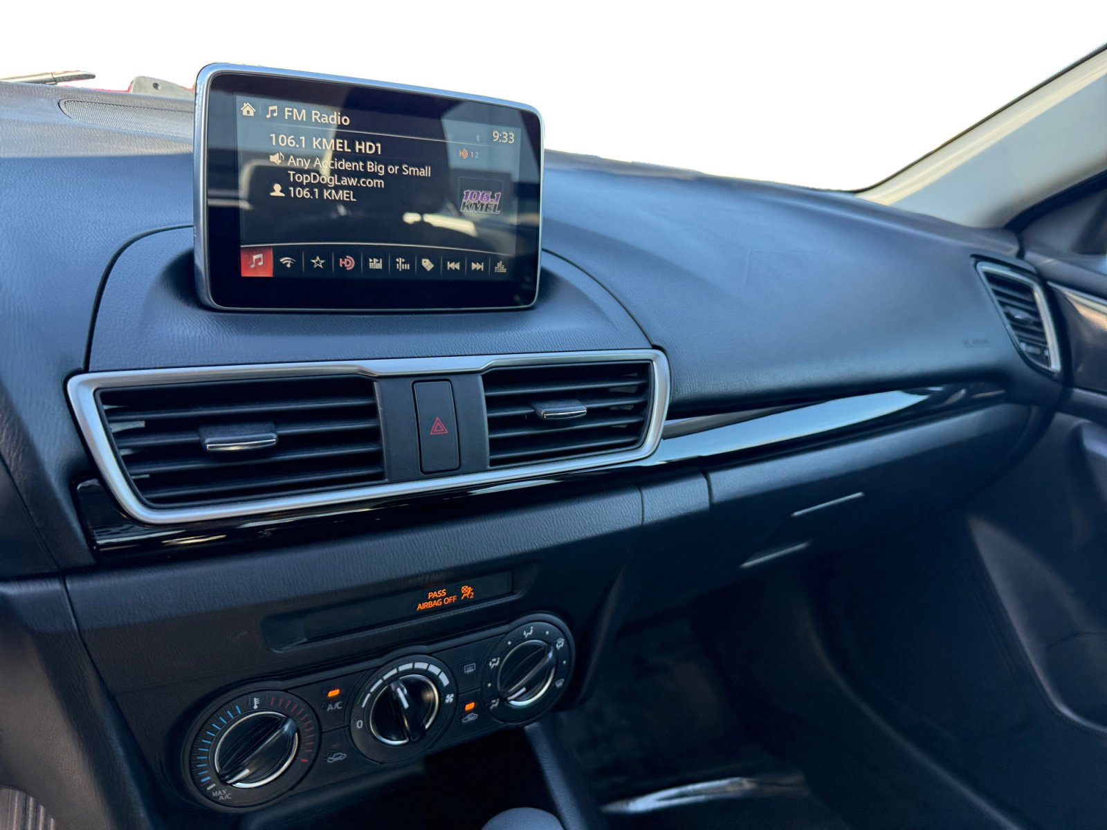 Used 2016 MAZDA MAZDA3 i Sport w/ Preferred Equipment Package image 12