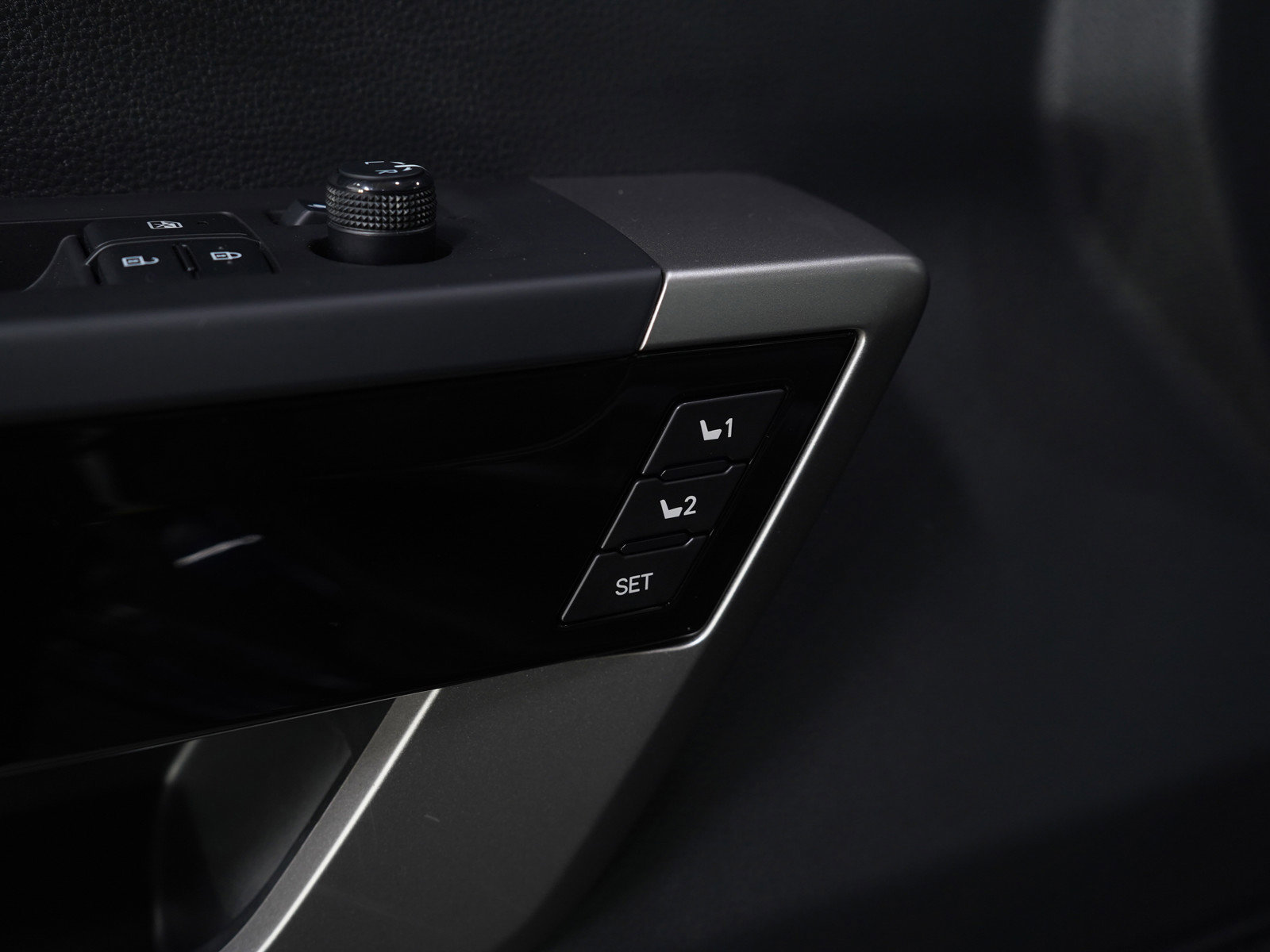 Used 2025 Toyota Sequoia Limited w/ Tow Technology Package image 25