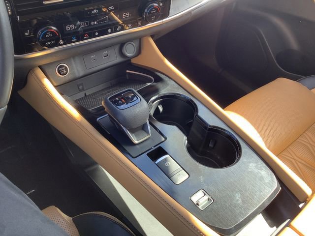 Used 2023 Nissan Rogue Platinum w/ Platinum Premium Package image 17