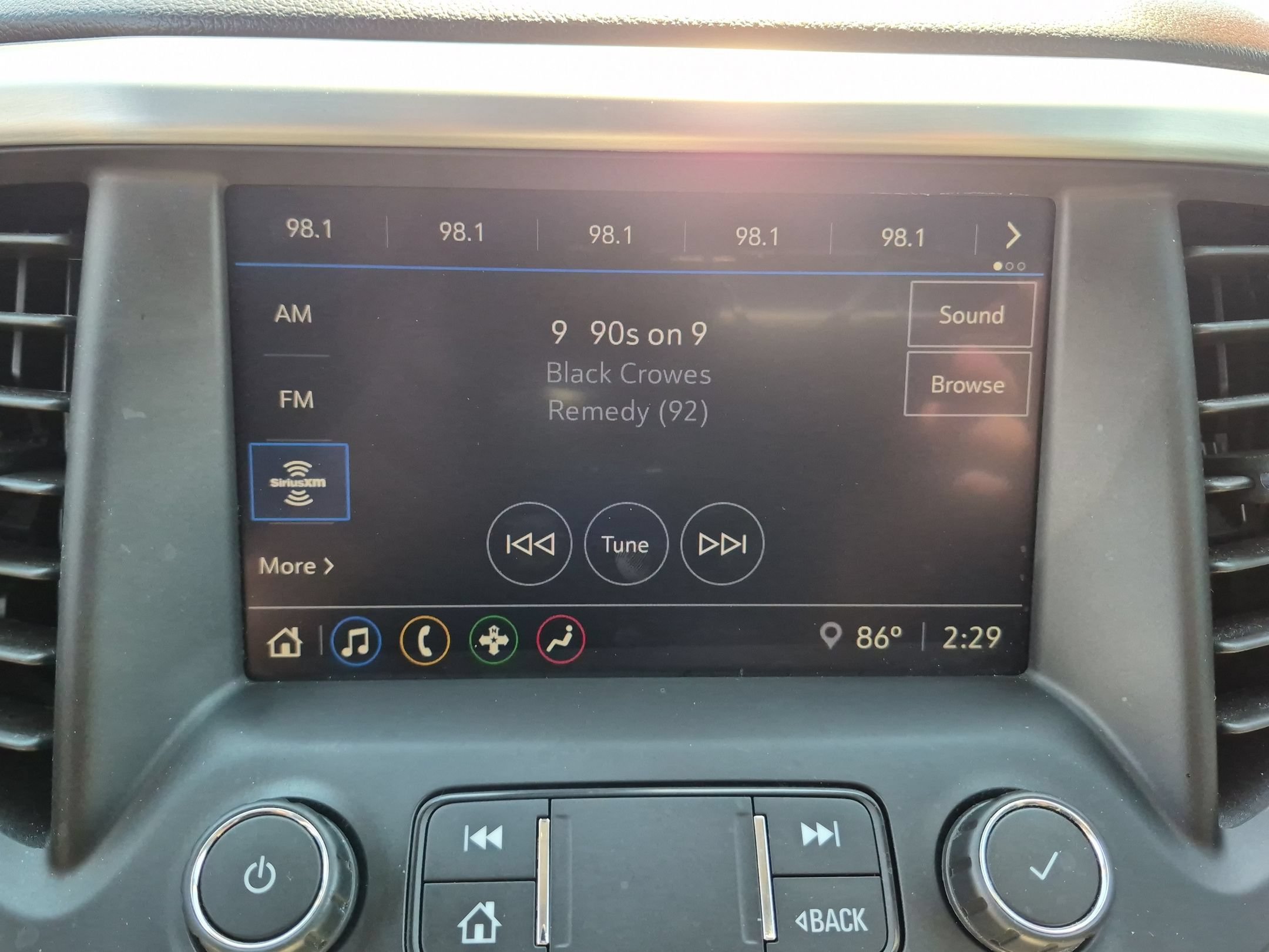Certified 2021 GMC Acadia SLE w/ Driver Convenience Package AWD/4WD image 11