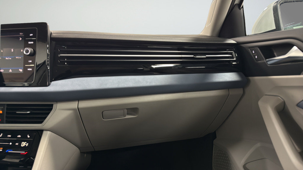 New 2026 Volkswagen Jetta SE FWD image 40
