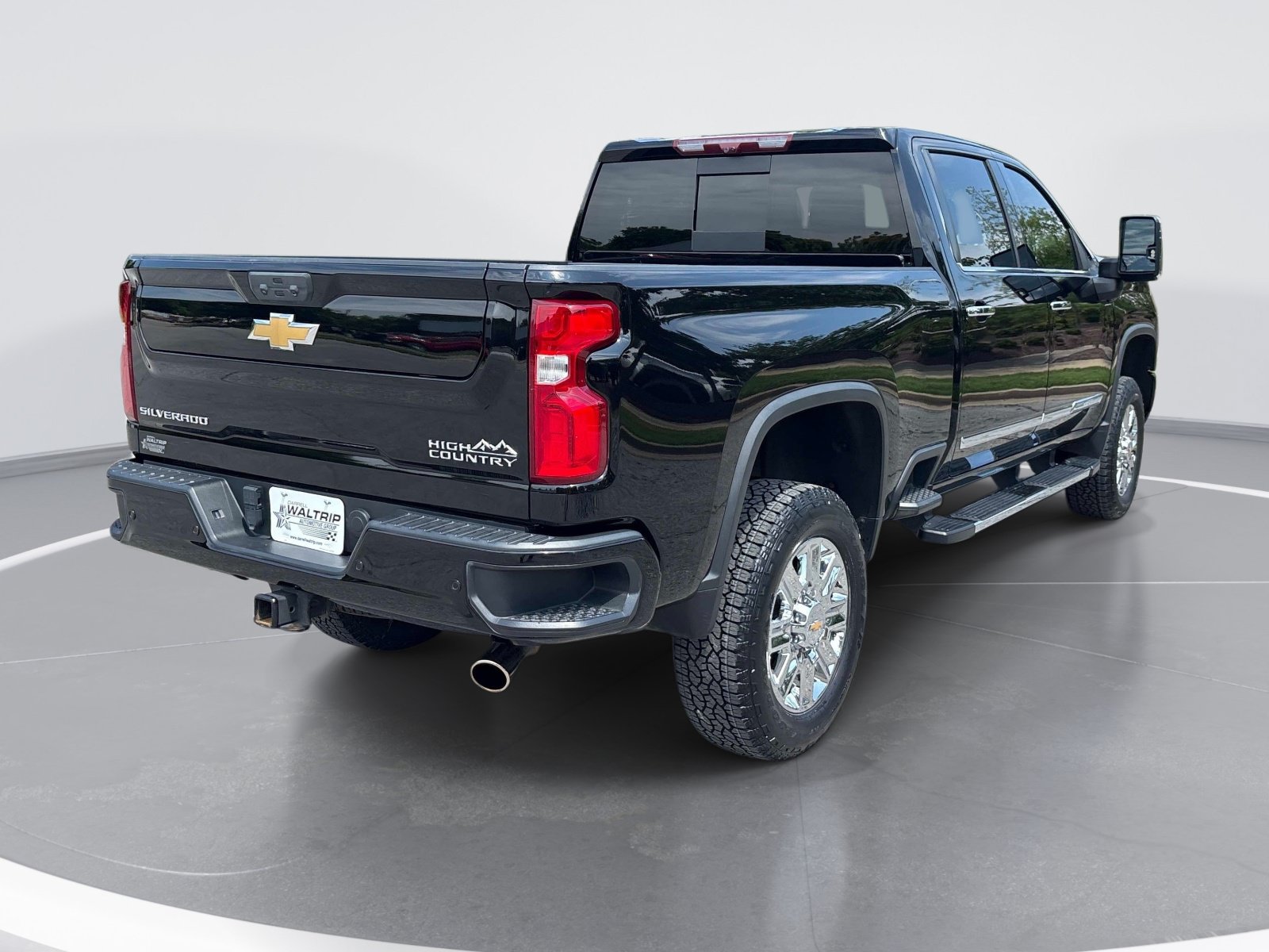 Used 2024 Chevrolet Silverado 2500 High Country w/ High Country Premium Package AWD/4WD image 8