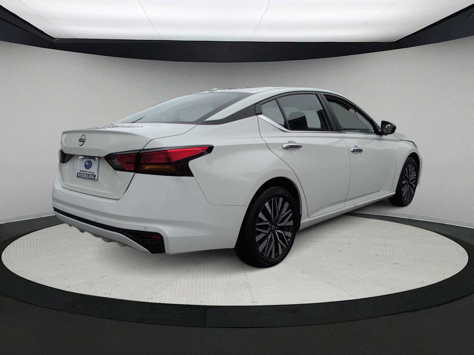 Used 2025 Nissan Altima 2.5 SV FWD image 8