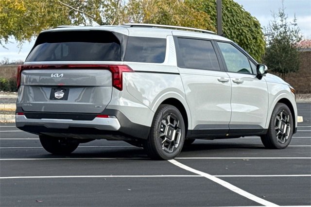 New 2026 Kia Carnival EX image 5