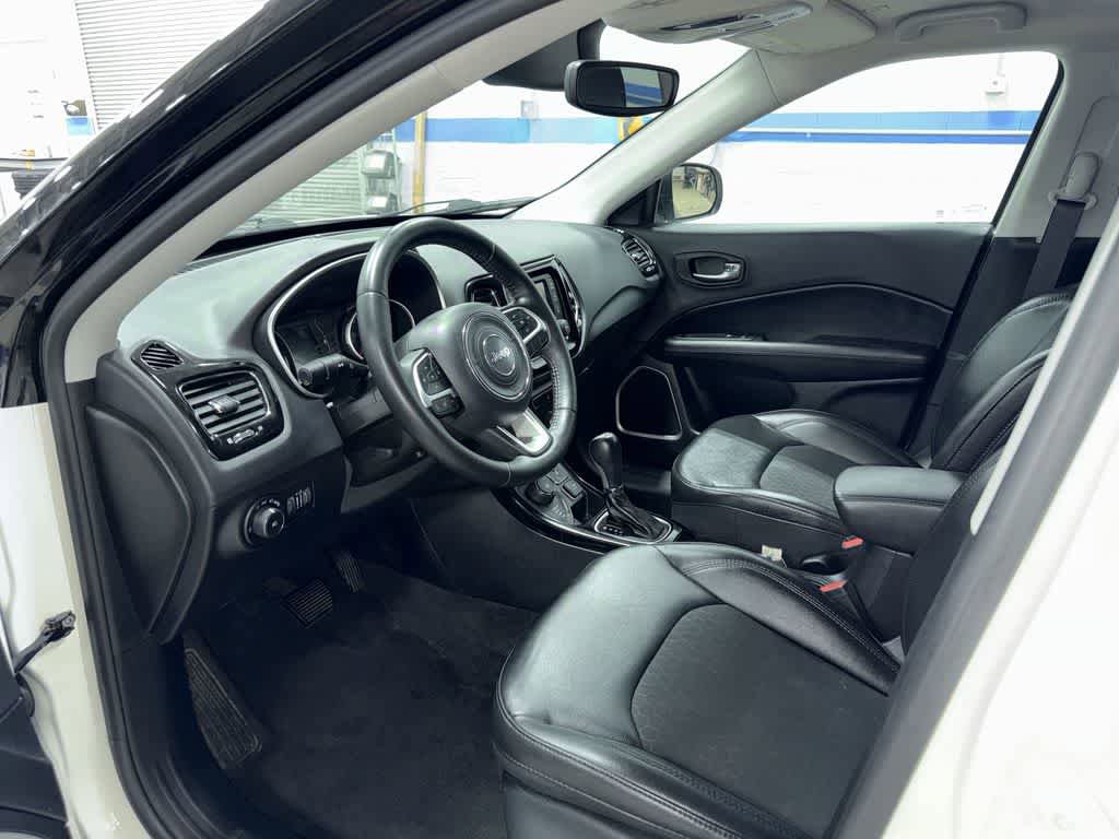 Used 2018 Jeep Compass Latitude AWD/4WD image 28