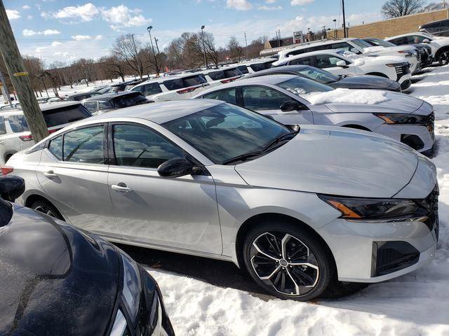 New 2025 Nissan Altima 2.5 SR image 7