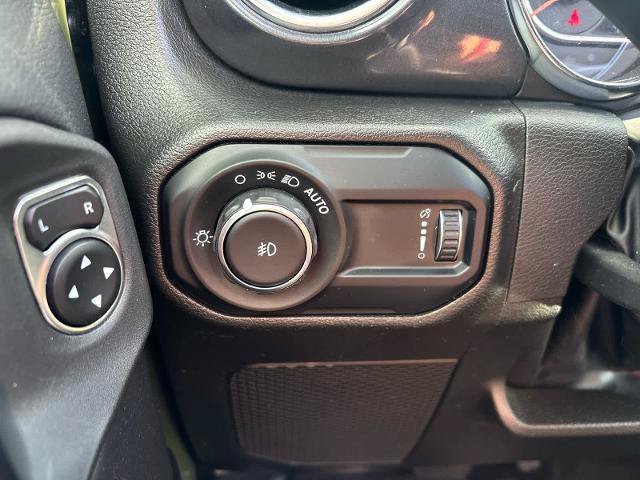Used 2023 Jeep Wrangler Unlimited Sahara AWD/4WD image 22