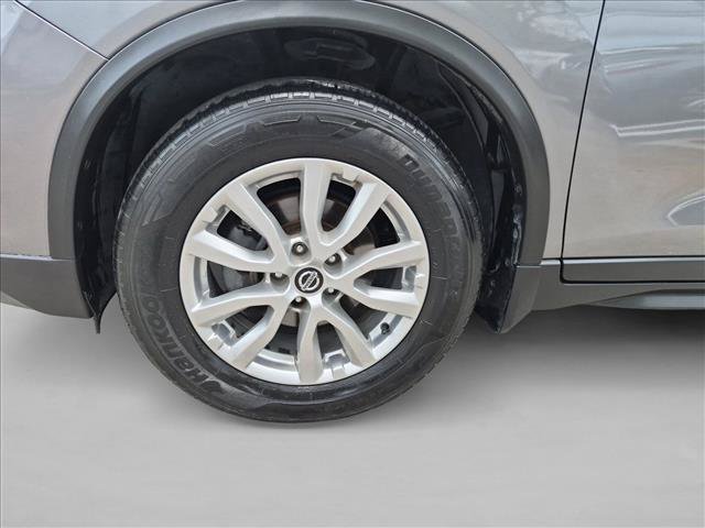 Used 2020 Nissan Rogue SV FWD image 23