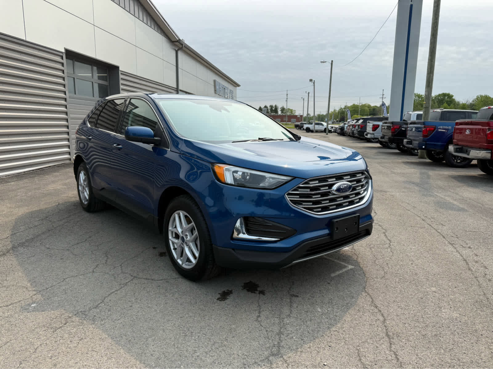 Used 2022 Ford Edge SEL image 2