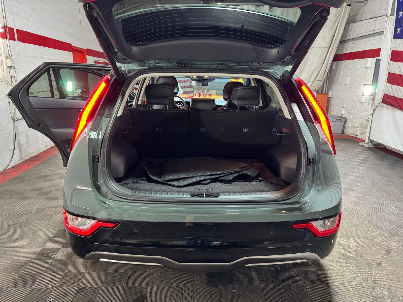 Used 2025 Kia Niro Wind w/ Wind Preserve Package image 12