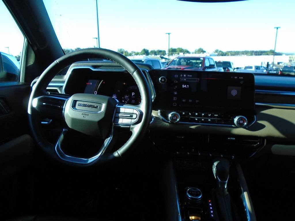 Used 2025 GMC Canyon Denali AWD/4WD image 11