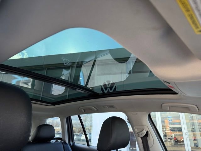 Used 2018 Volkswagen Golf S image 23