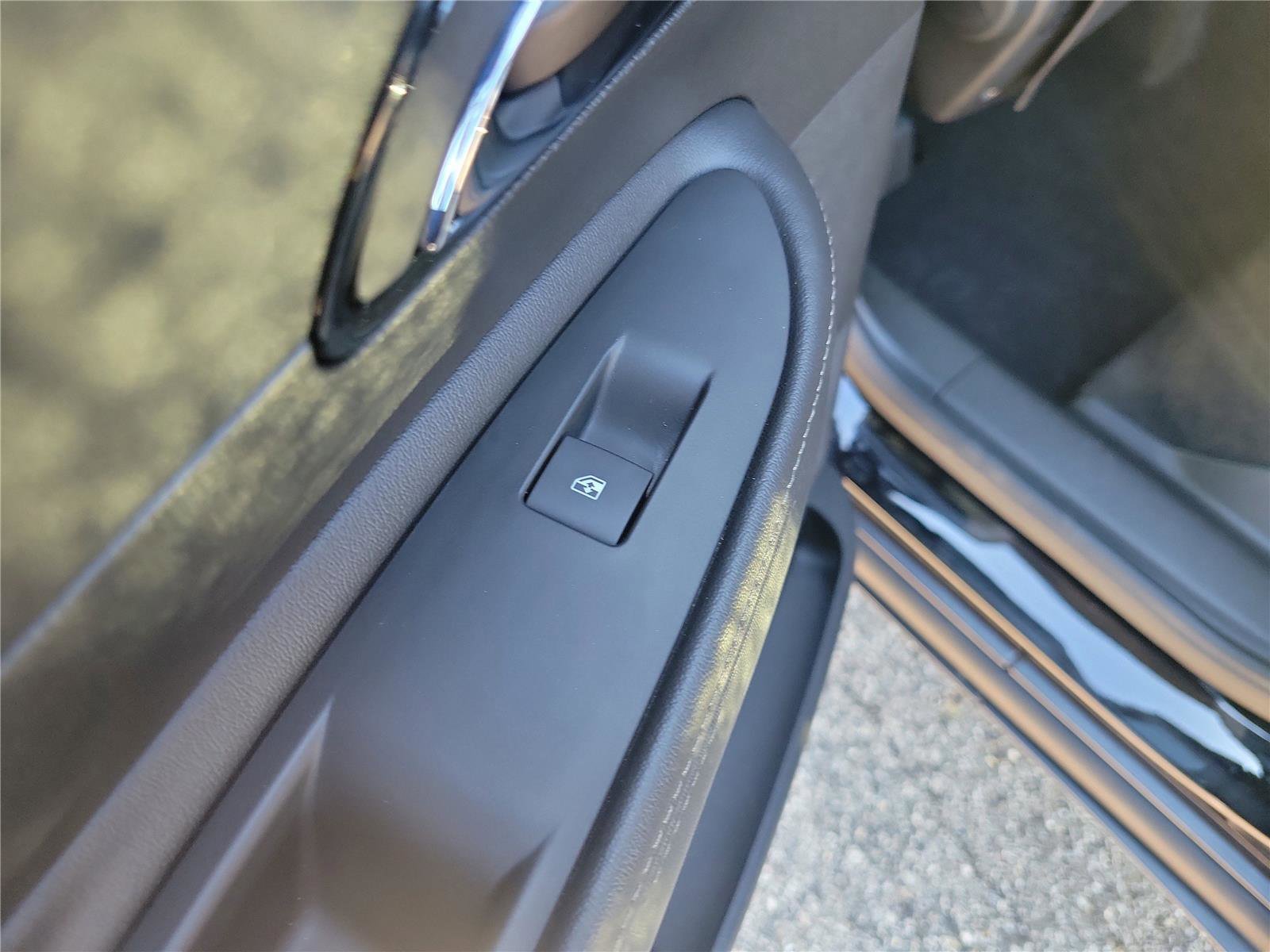 Used 2019 Buick Encore Essence image 15