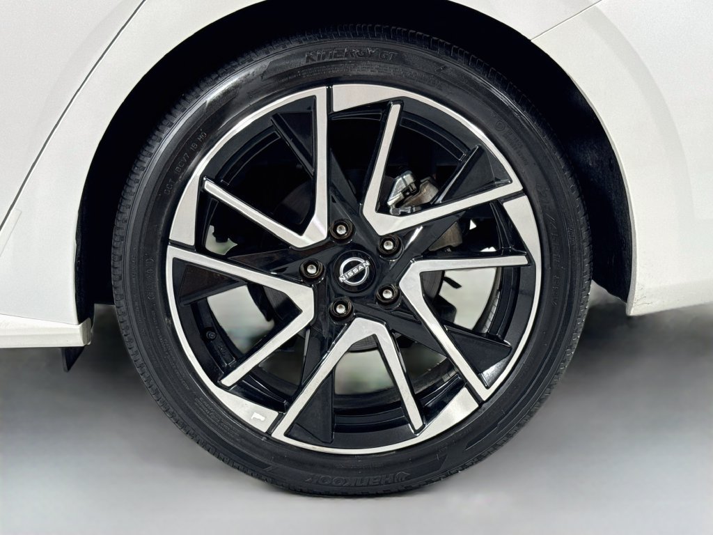 Used 2024 Nissan Sentra SR w/ SR Premium Package FWD image 10