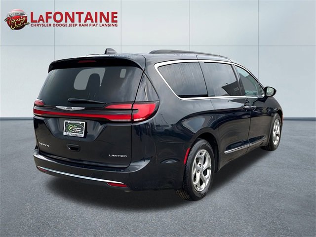 Used 2023 Chrysler Pacifica Limited image 7