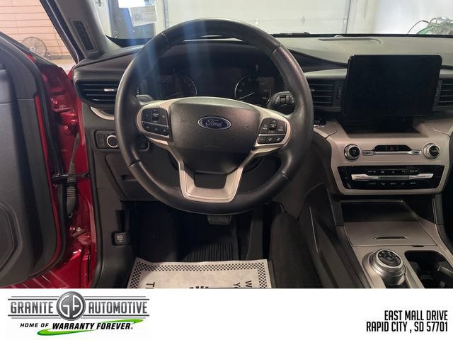 Used 2023 Ford Explorer XLT AWD/4WD image 17