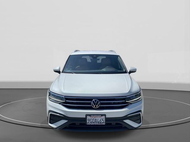 Used 2023 Volkswagen Tiguan SE AWD/4WD image 2