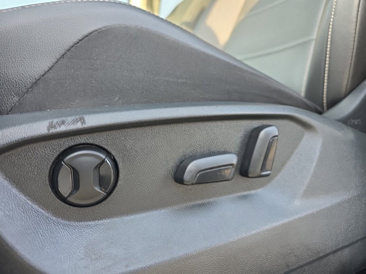 Used 2021 Volkswagen Tiguan SE image 24