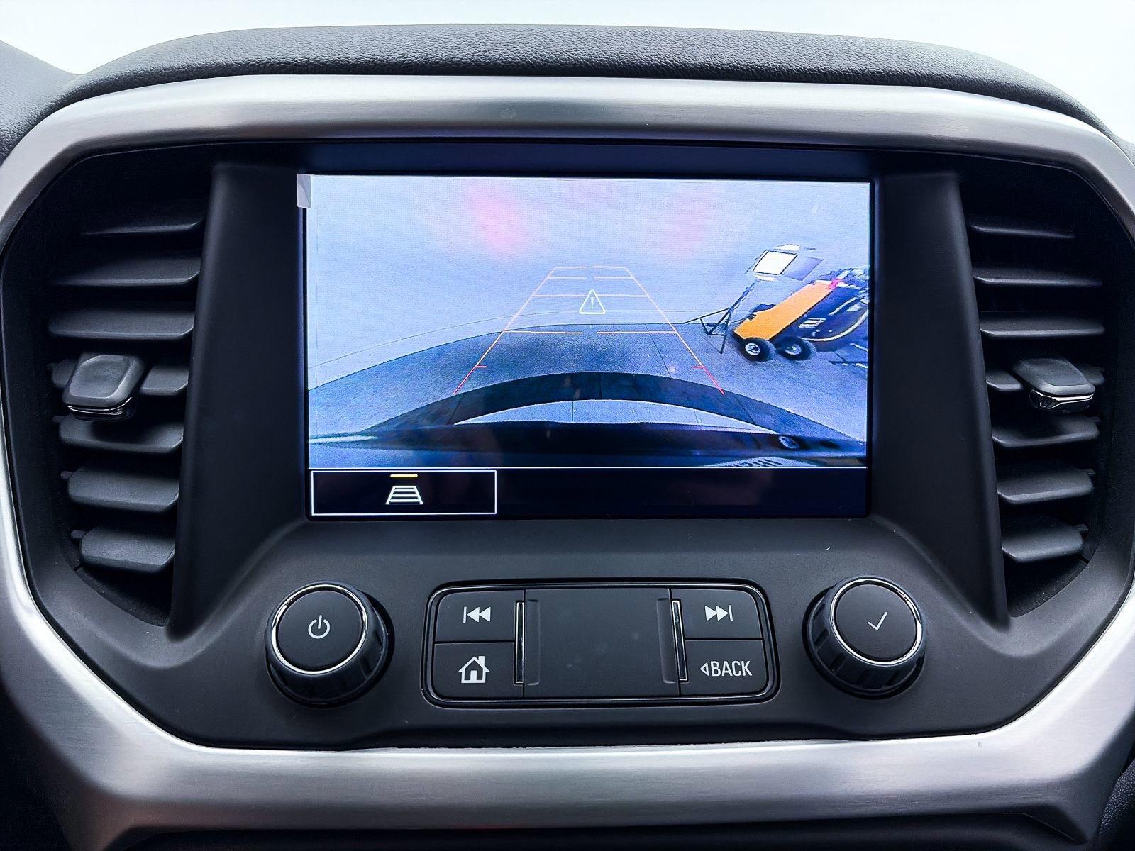 Used 2022 GMC Acadia SLE w/ Driver Convenience Package FWD image 6