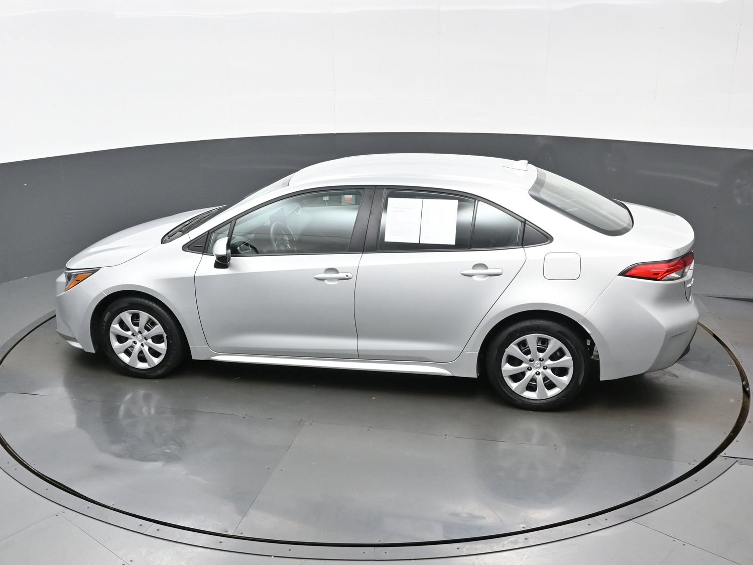 Used 2025 Toyota Corolla LE FWD image 35