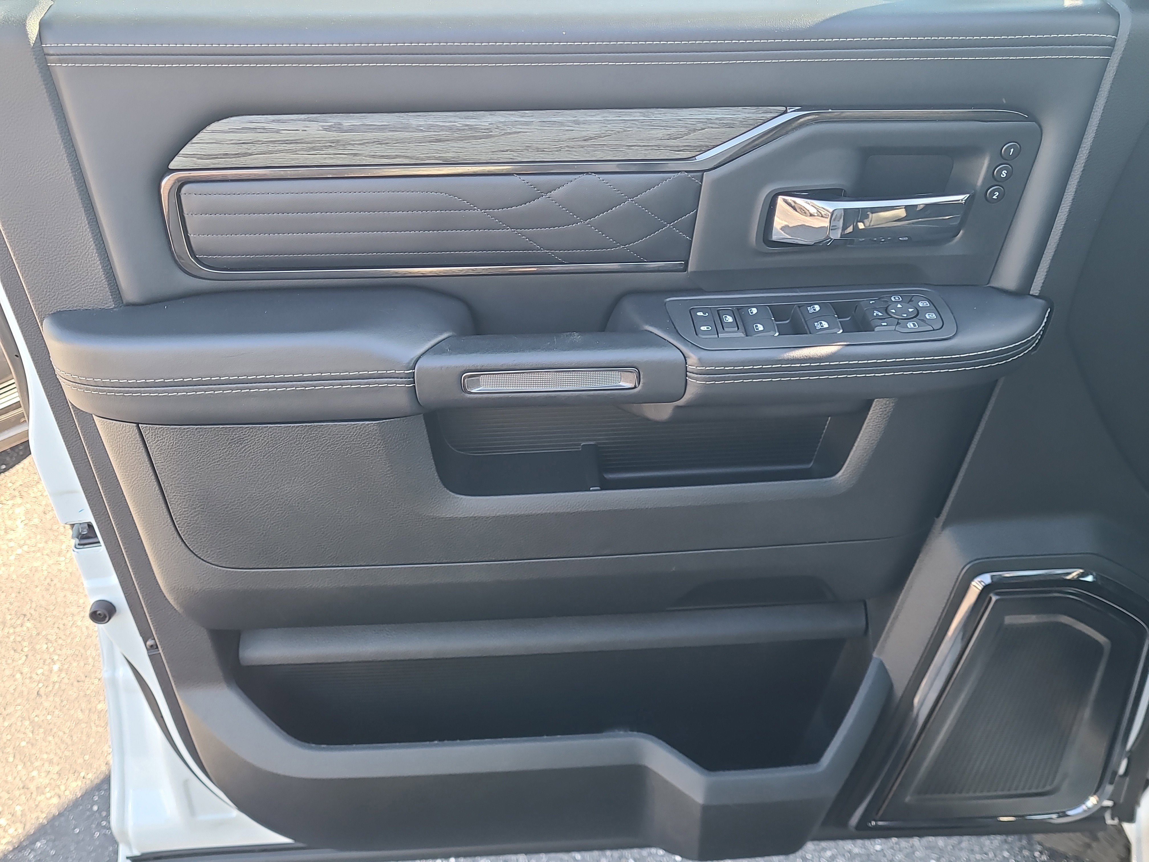 Used 2025 RAM 3500 Limited AWD/4WD image 20