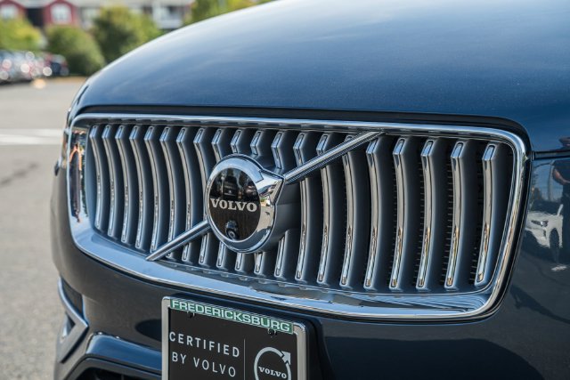 Certified 2024 Volvo XC90 T8 Ultimate w/ Lounge Package AWD/4WD image 12