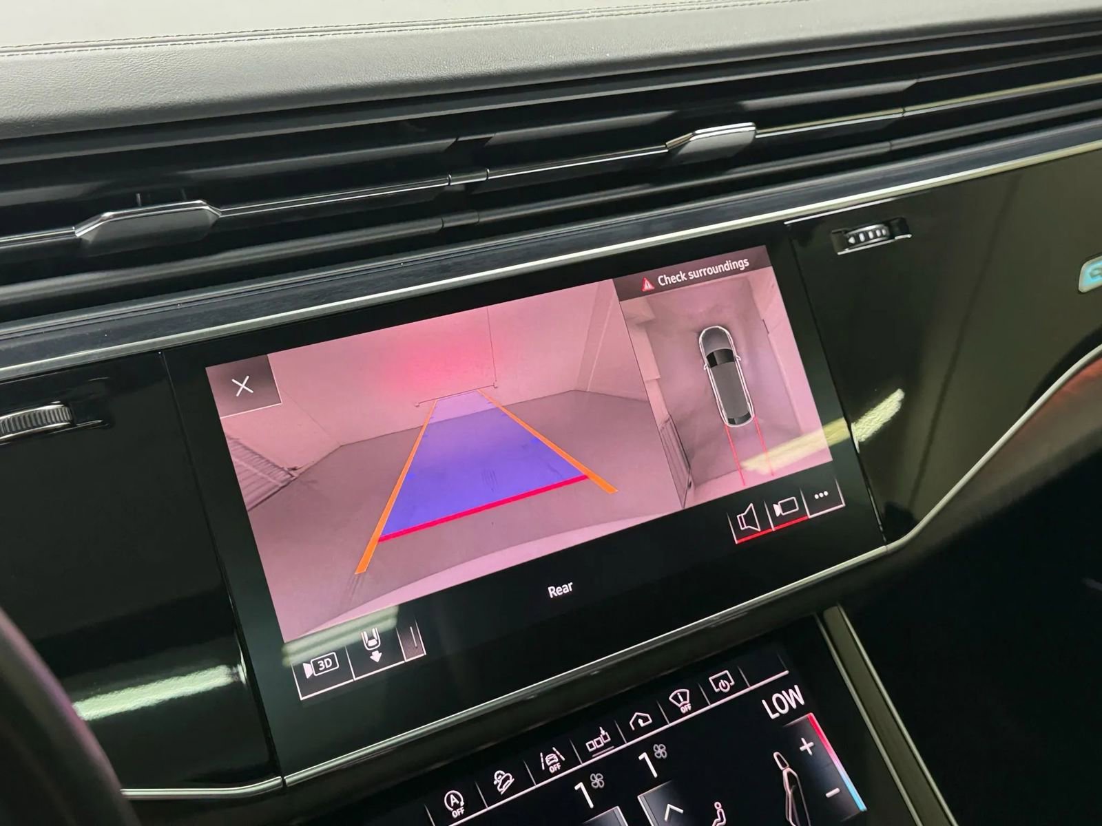 Used 2019 Audi Q8 Prestige w/ Luxury Package AWD/4WD image 25
