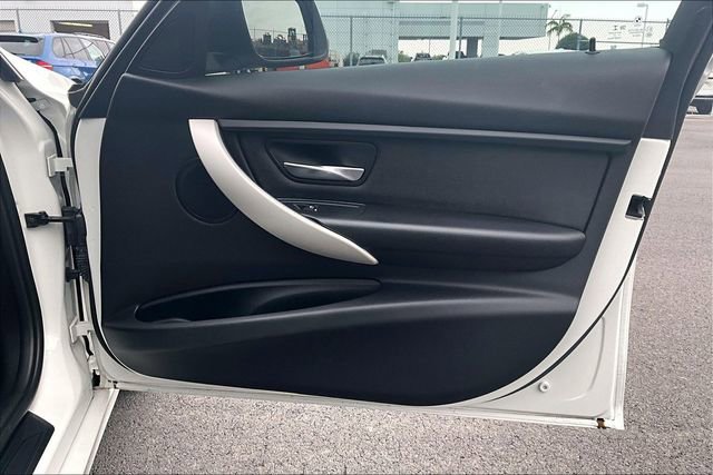Used 2018 BMW 320i Sedan image 17