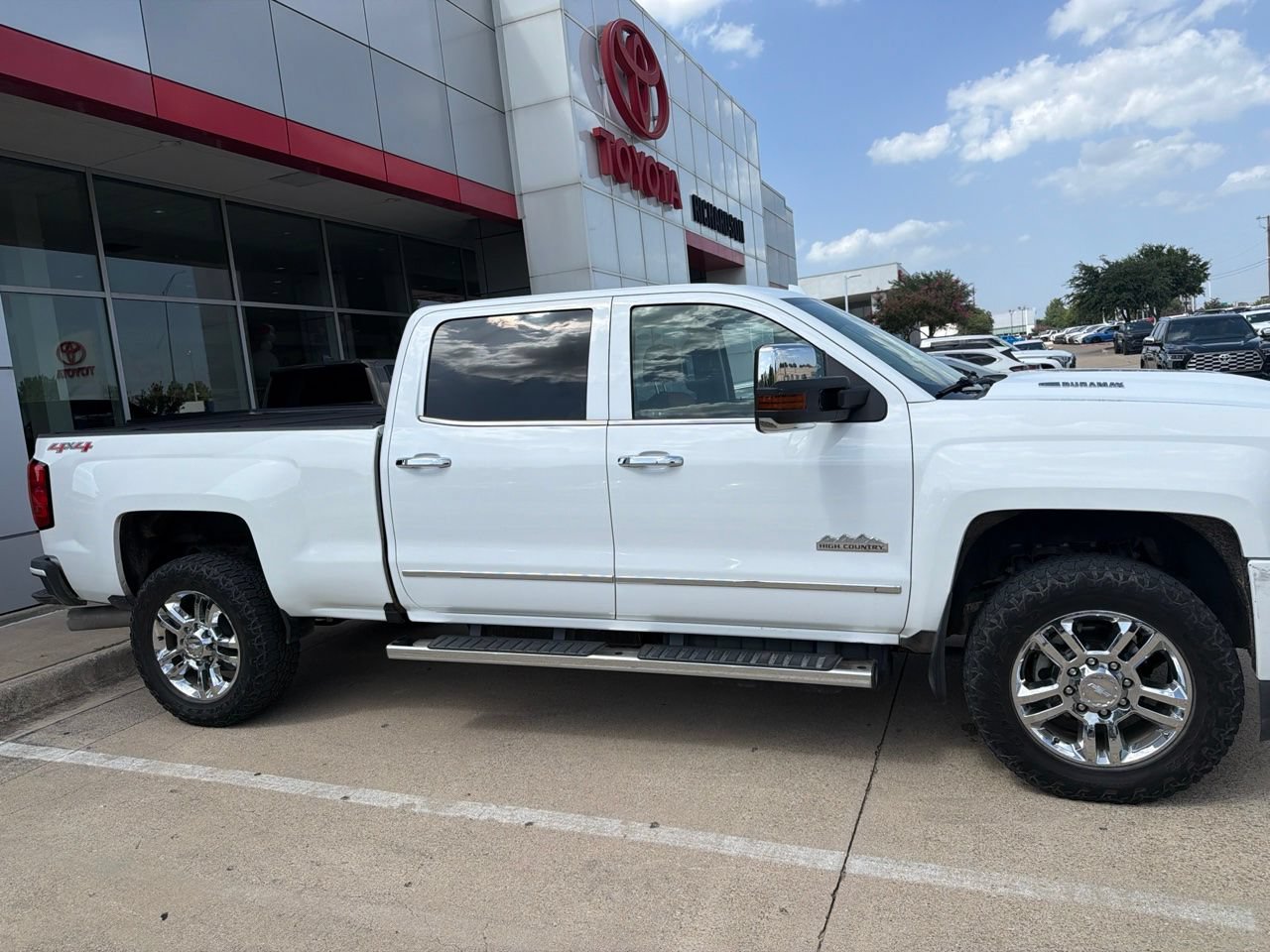 Used 2017 Chevrolet Silverado 2500 High Country w/ Duramax Plus Package AWD/4WD image 4